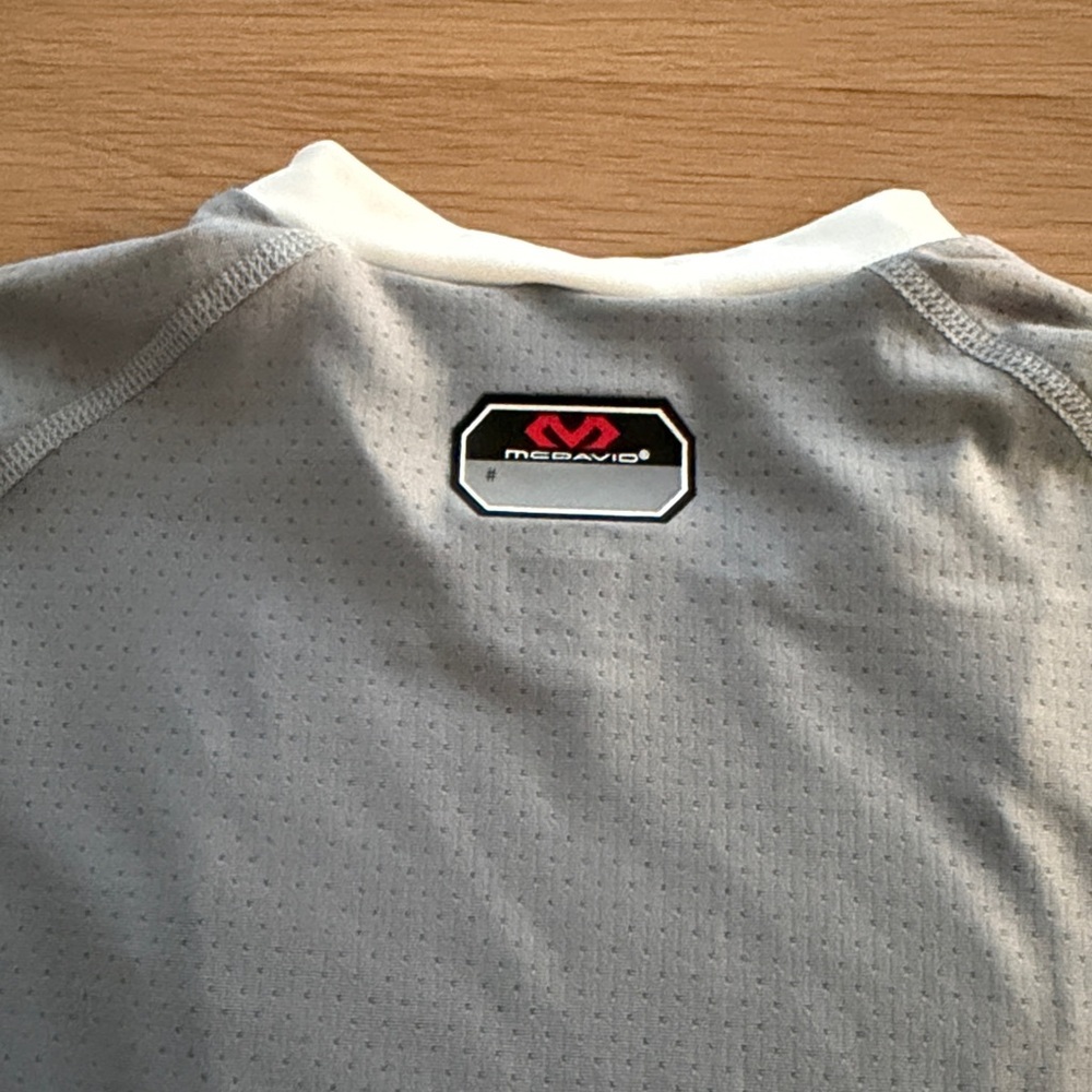 McDavid HEX Sleeveless Compression Shirt - White & Grey : Heart guard brand new - Picture 6 of 7